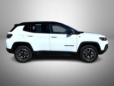 Certified 2025 Jeep Compass Trailhawk AWD/4WD image 4