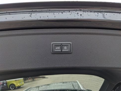 Used 2023 Audi Q5 2.0T Premium w/ Convenience Package image 38