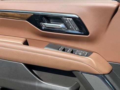 New 2026 Chevrolet Suburban High Country RWD image 12