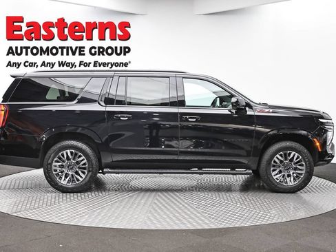 Used 2025 Chevrolet Suburban Z71 AWD/4WD image 4