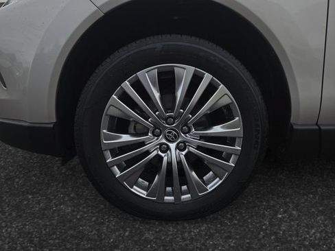 Certified 2021 Toyota Venza XLE w/ Softex Package AWD/4WD image 4