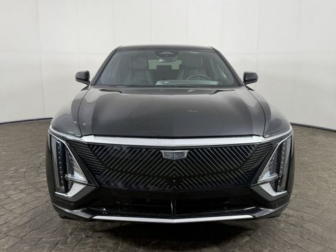 Used 2024 Cadillac Lyriq Luxury w/ LPO, Floor Liner Package AWD/4WD image 2