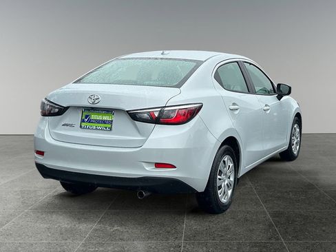 Used 2020 Toyota Yaris L image 8