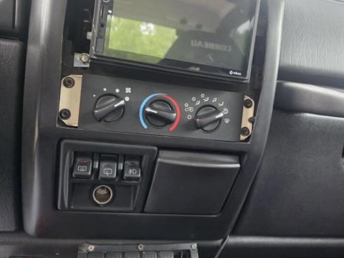 Used 2000 Jeep Wrangler Sport image 13