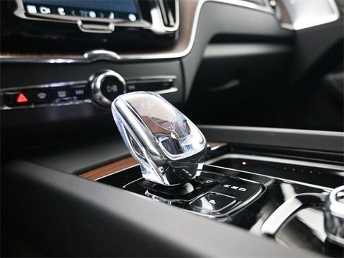 Used 2024 Volvo XC60 B5 Ultimate w/ Protection Package Premier image 11