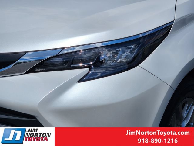 Used 2026 Toyota Sienna XLE FWD image 10