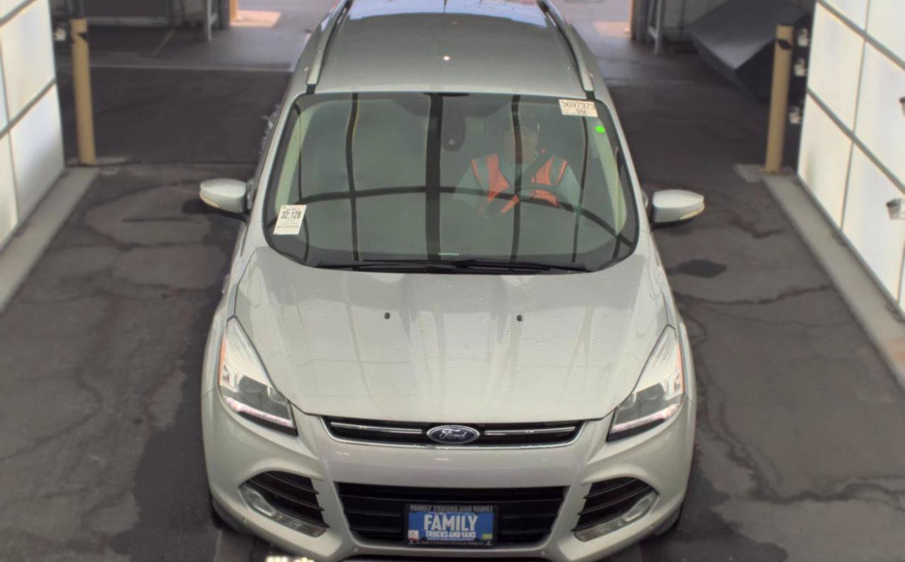 Used 2015 Ford Escape Titanium w/ Equipment Group 301A AWD/4WD image 2