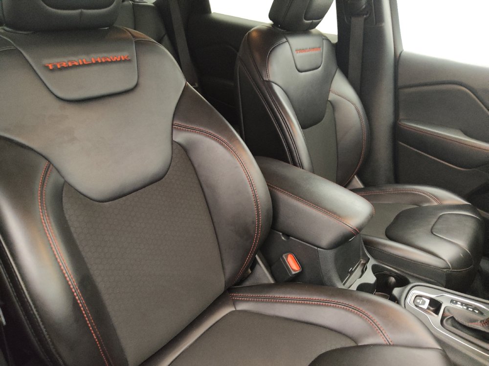 Used 2019 Jeep Cherokee Trailhawk w/ Cold Weather Group AWD/4WD image 21