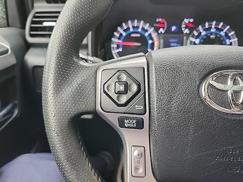 Used 2018 Toyota 4Runner SR5 AWD/4WD image 8