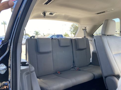 Used 2018 Toyota Highlander LE w/ Carpet Mat Package (TMS) image 21