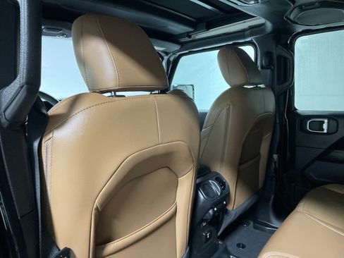 Used 2023 Jeep Wrangler Unlimited Sahara image 16