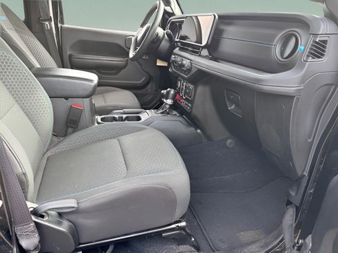 Used 2024 Jeep Wrangler Unlimited Rubicon 4xe image 15