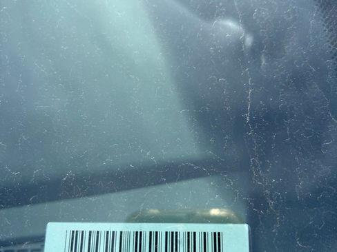 Used 2025 Chrysler Pacifica Select image 2