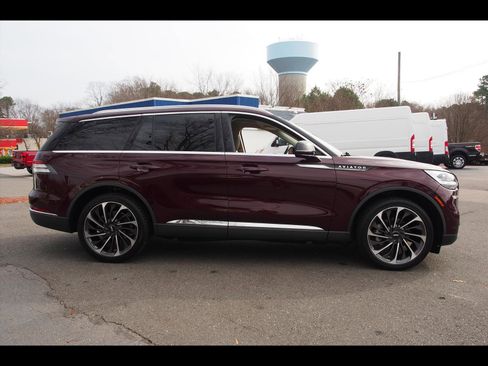 Used 2020 Lincoln Aviator Reserve w/ Equipment Group 202A image 6