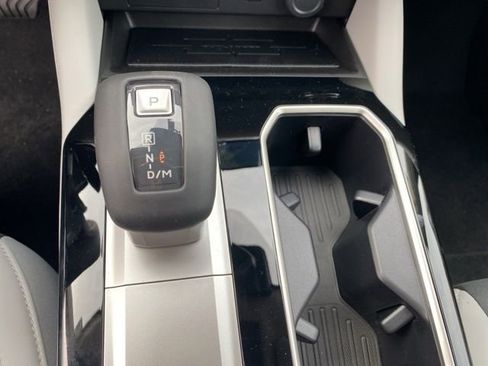 Used 2025 Mitsubishi Outlander SE image 32