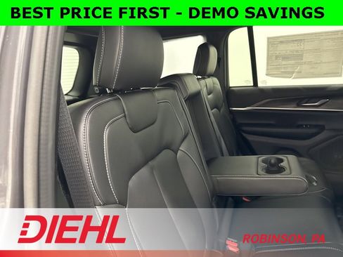 New 2025 Jeep Grand Cherokee Limited w/ Black Appearance Package image 12