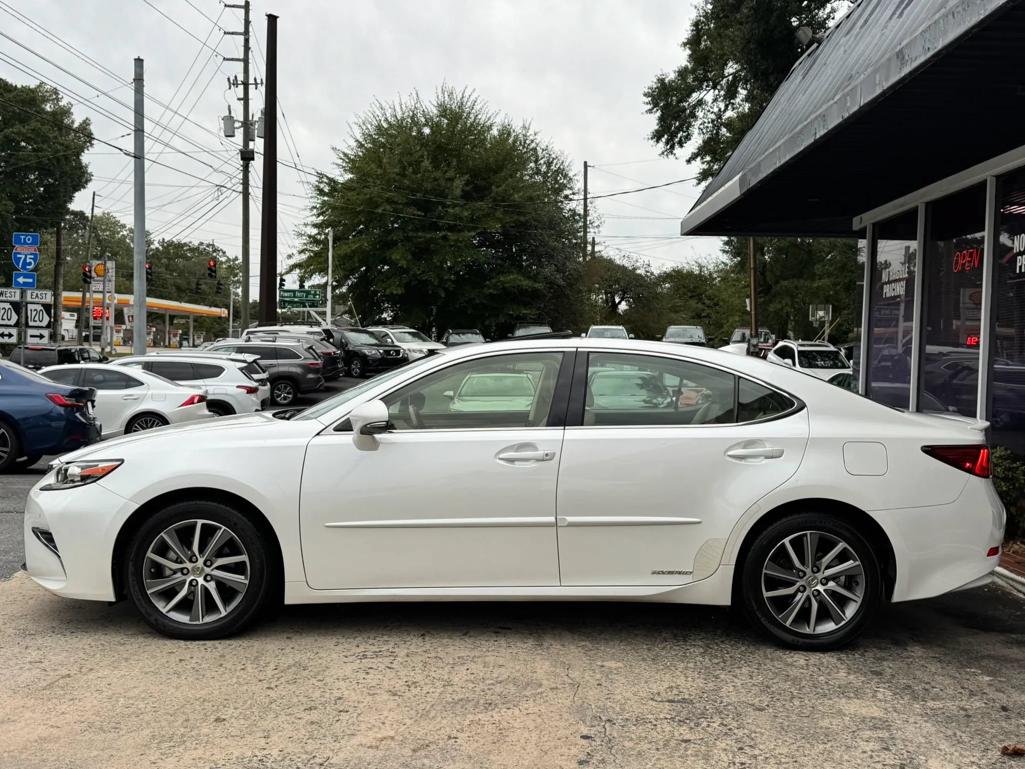 Used 2016 Lexus ES 300h FWD image 5