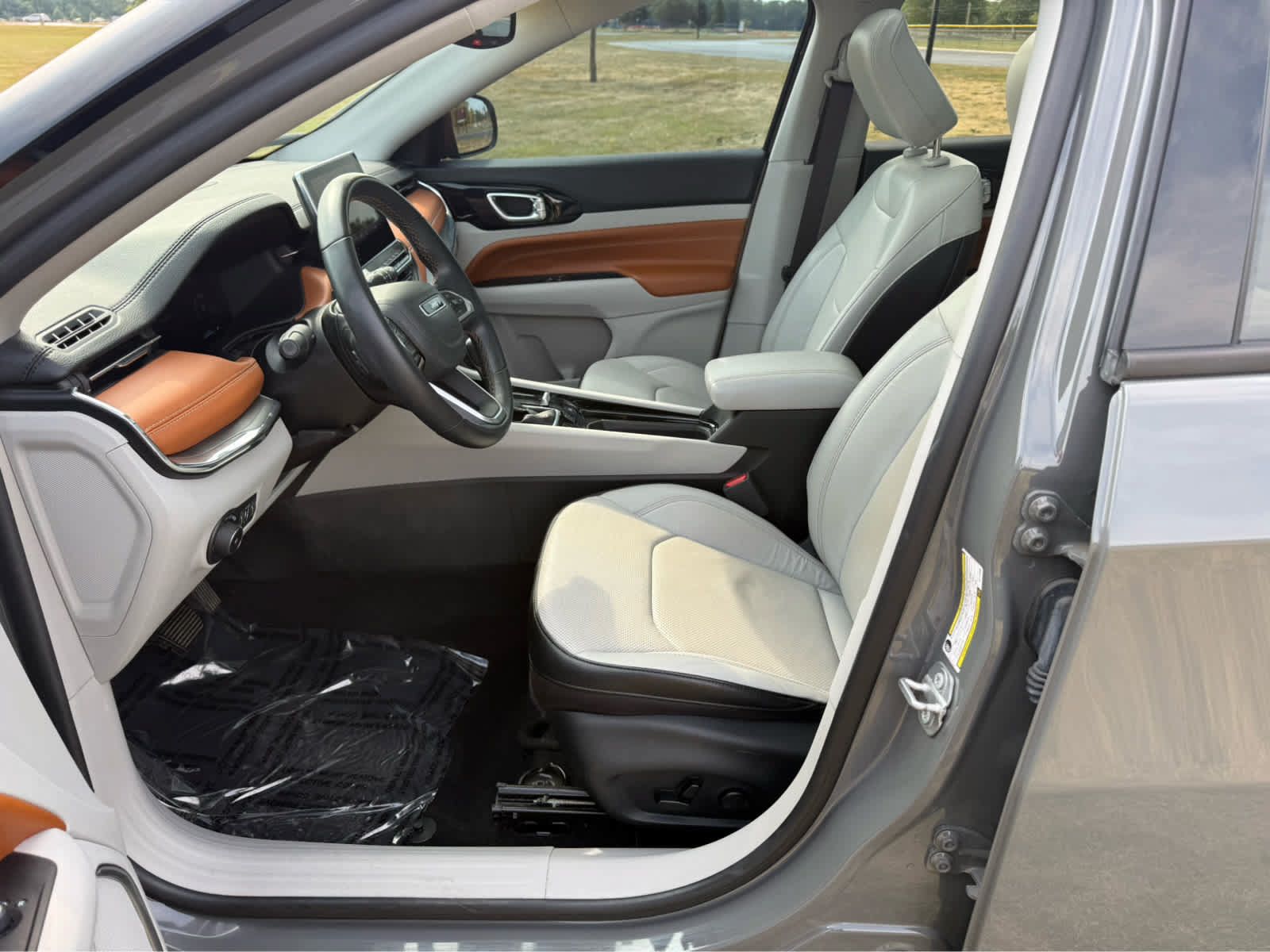Used 2022 Jeep Compass Limited w/ Elite Group AWD/4WD image 9