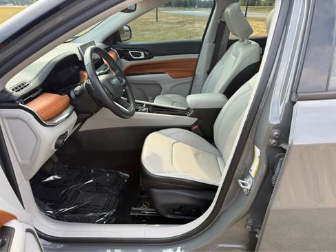 Used 2022 Jeep Compass Limited w/ Elite Group AWD/4WD image 9