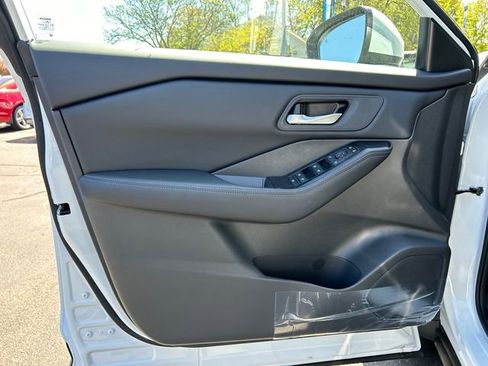 New 2026 Nissan Rogue SV w/ Cold Weather Package AWD/4WD image 9