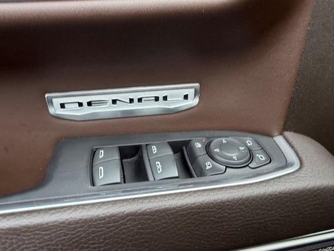 Used 2022 GMC Sierra 1500 Denali AWD/4WD image 17