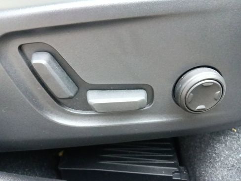 Used 2023 Volvo XC40 B5 Plus w/ Driver Assist Package image 36