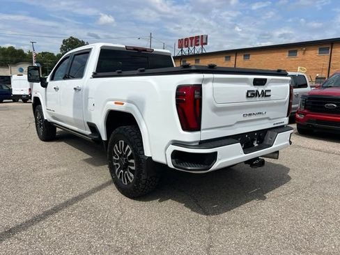 Used 2024 GMC Sierra 3500 Denali Ultimate AWD/4WD image 6