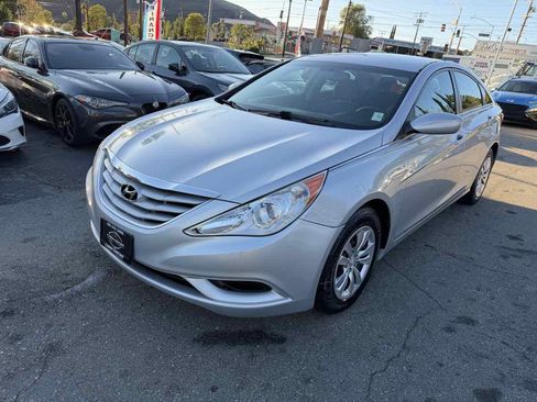 Used 2011 Hyundai Sonata GLS image 3