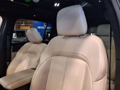 Used 2025 Jeep Grand Cherokee L Limited w/ Luxury Tech Group II image 16