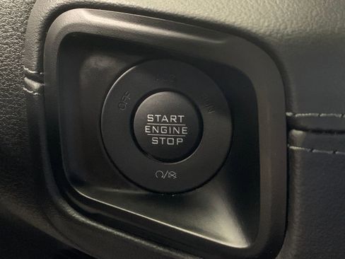 Used 2025 Jeep Wrangler Unlimited Rubicon AWD/4WD image 25