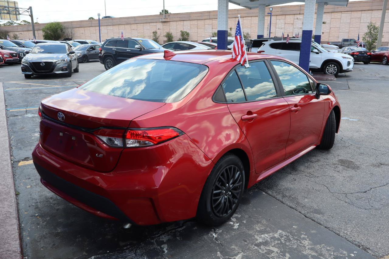 Used 2021 Toyota Corolla LE FWD image 3