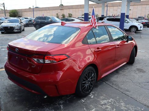 Used 2021 Toyota Corolla LE FWD image 3