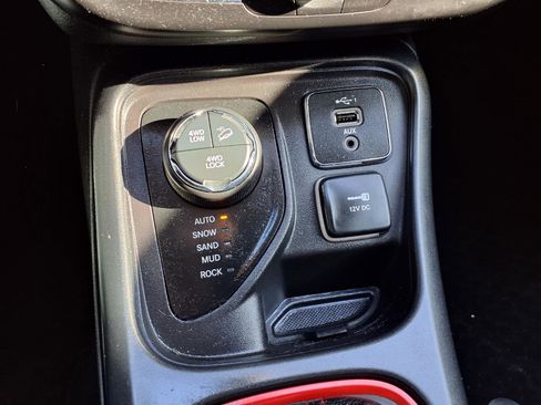 Used 2019 Jeep Compass Trailhawk image 8