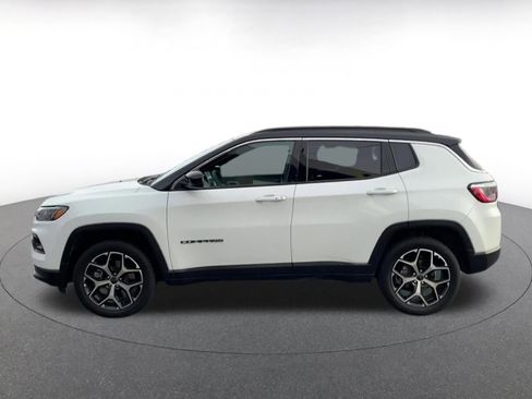 Used 2025 Jeep Compass Limited image 9