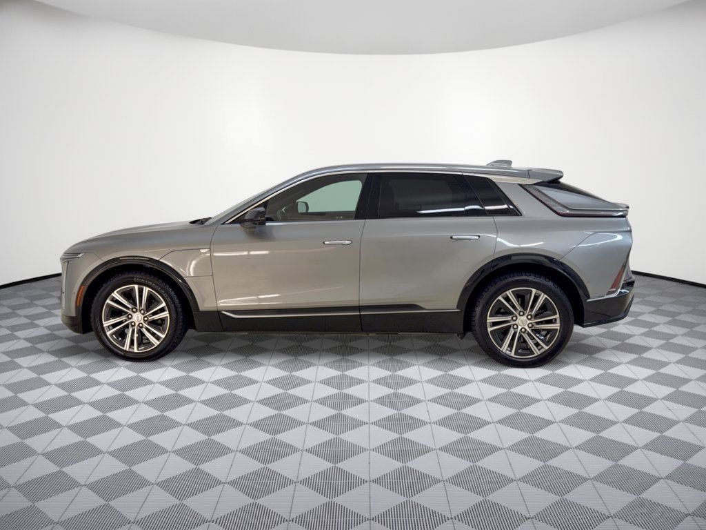 Used 2024 Cadillac Lyriq Luxury RWD image 2