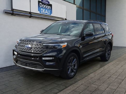 Used 2024 Ford Explorer XLT w/ Equipment Group 202A AWD/4WD image 7