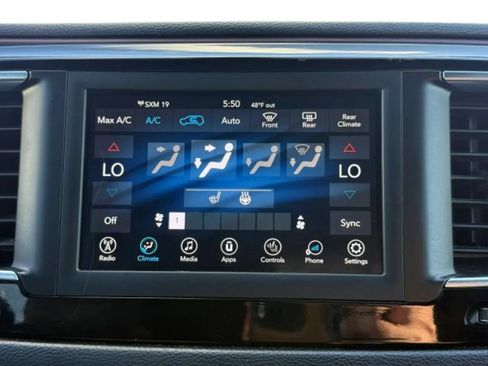 Used 2020 Chrysler Pacifica Touring-L FWD image 29