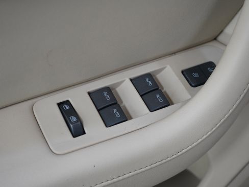Used 2009 Lincoln MKS AWD image 20