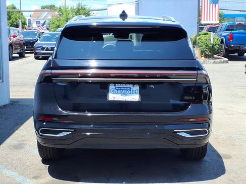 Used 2024 Lincoln Nautilus Reserve AWD/4WD image 5