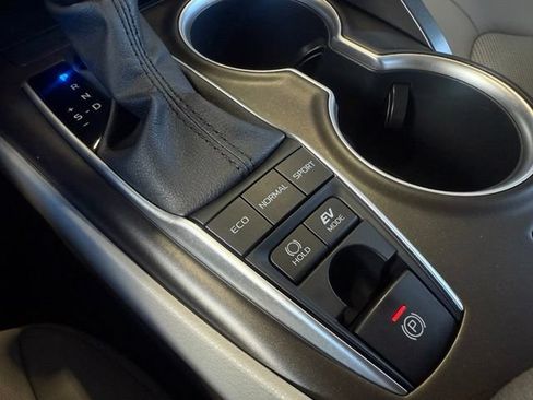 Used 2022 Toyota Camry XLE FWD image 15