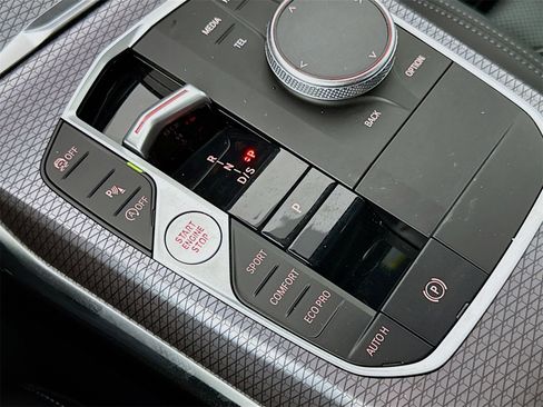 Used 2025 BMW 330i Sedan w/ M Sport Package image 17