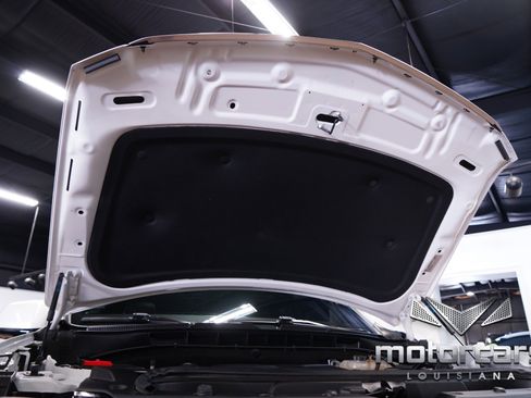 Used 2022 Cadillac Escalade Premium Luxury image 25