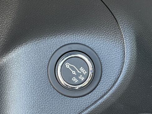 Used 2026 Buick Encore GX Avenir w/ Avenir Technology Package FWD image 9
