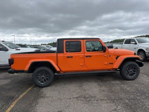 New 2026 Jeep Gladiator Sport AWD/4WD image 2