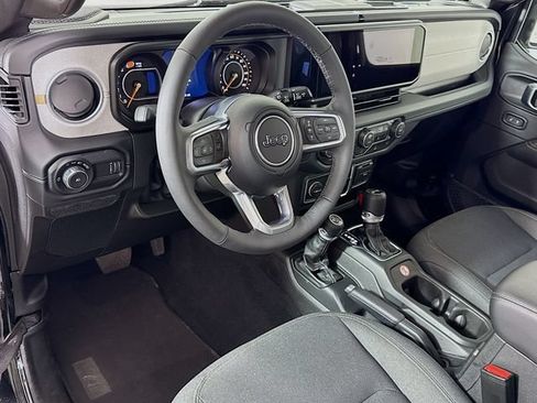 Used 2026 Jeep Wrangler Unlimited Sahara AWD/4WD image 10