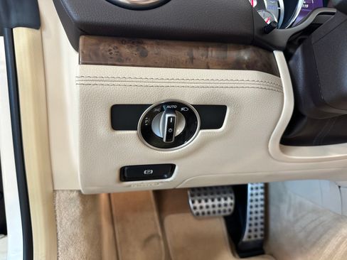 Used 2016 Mercedes-Benz SL 550 image 33