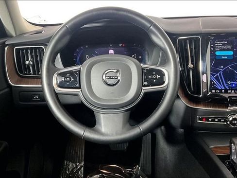 Used 2023 Volvo XC60 B5 Plus AWD/4WD image 5