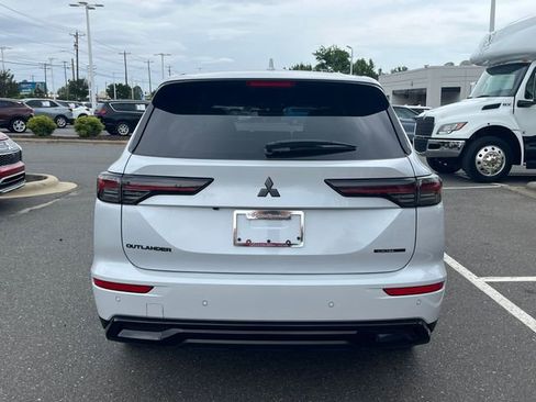 New 2026 Mitsubishi Outlander LE FWD image 4