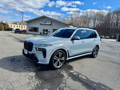 Used 2025 BMW X7 xDrive40i w/ M Sport Package AWD/4WD image 2