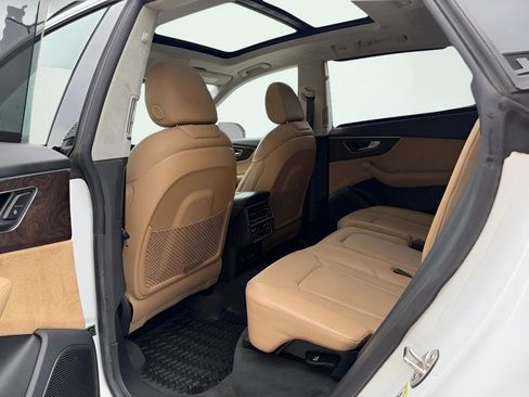Used 2019 Audi Q8 Prestige w/ Luxury Package AWD/4WD image 24